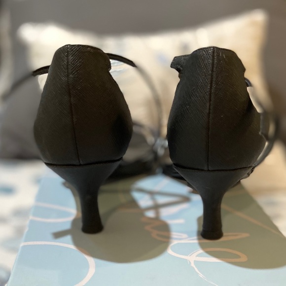 Heels - Picture 3 of 3